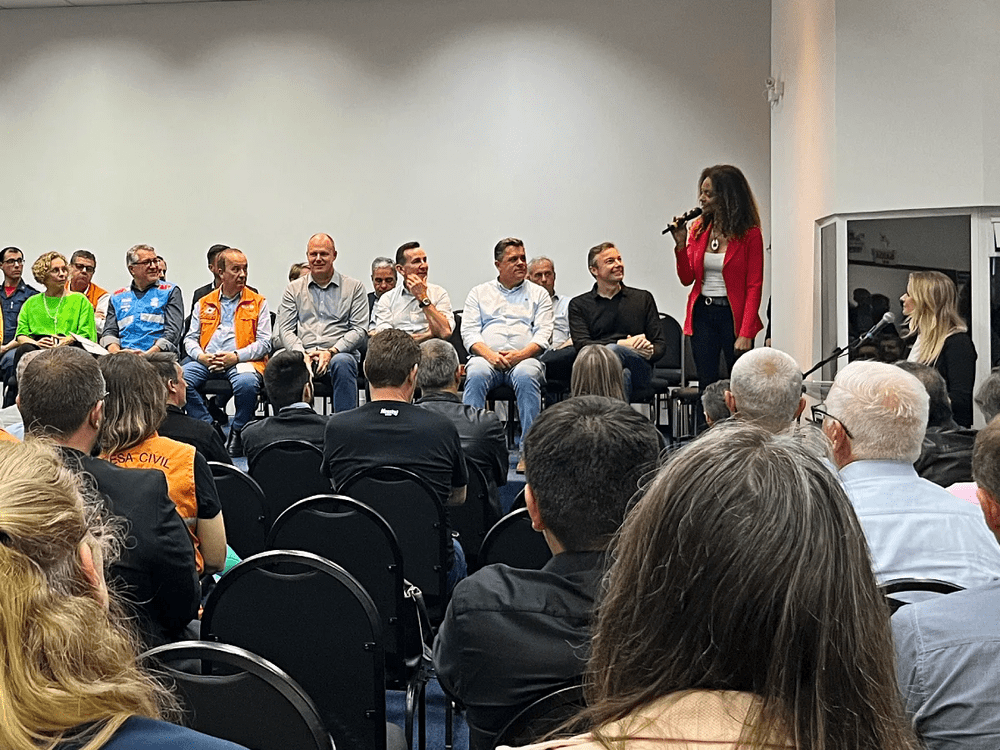 Deputada Estadual Vanessa da Rosa em reunião com Ministro Padilha. 